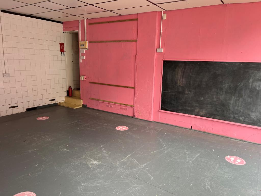 Lot: 77 - FREEHOLD BLOCK COMPRISING TWO/THREE LOCK-UP SHOPS - Internal trading area